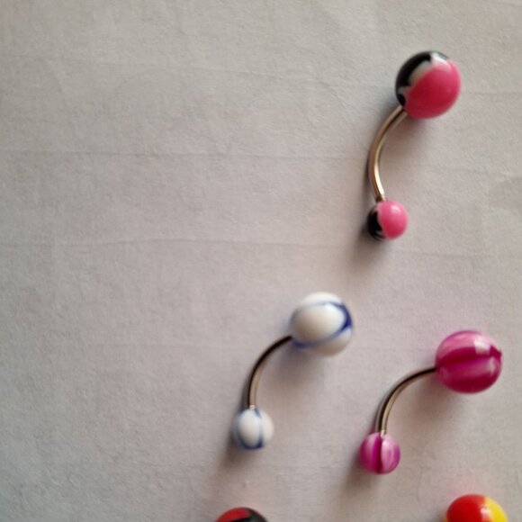 Nose, belly, eyebrow, daith, tongue rings - Picture 5 of 6